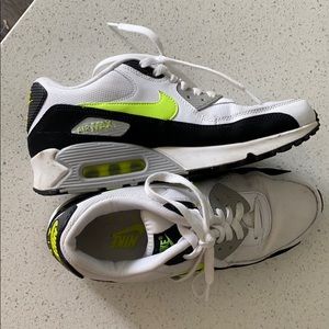 Nike air max shoes men’s size 8